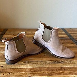 BATA Leather Chelsea Boots in Size 7 (EU 37)